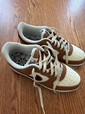 Nike Low-Top Sneakers — Cream, Brown & Maroon Accents